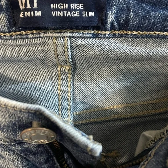 Vintage Gap Women's High Rise Jeans in Washed Blue - Picture 3 of 6